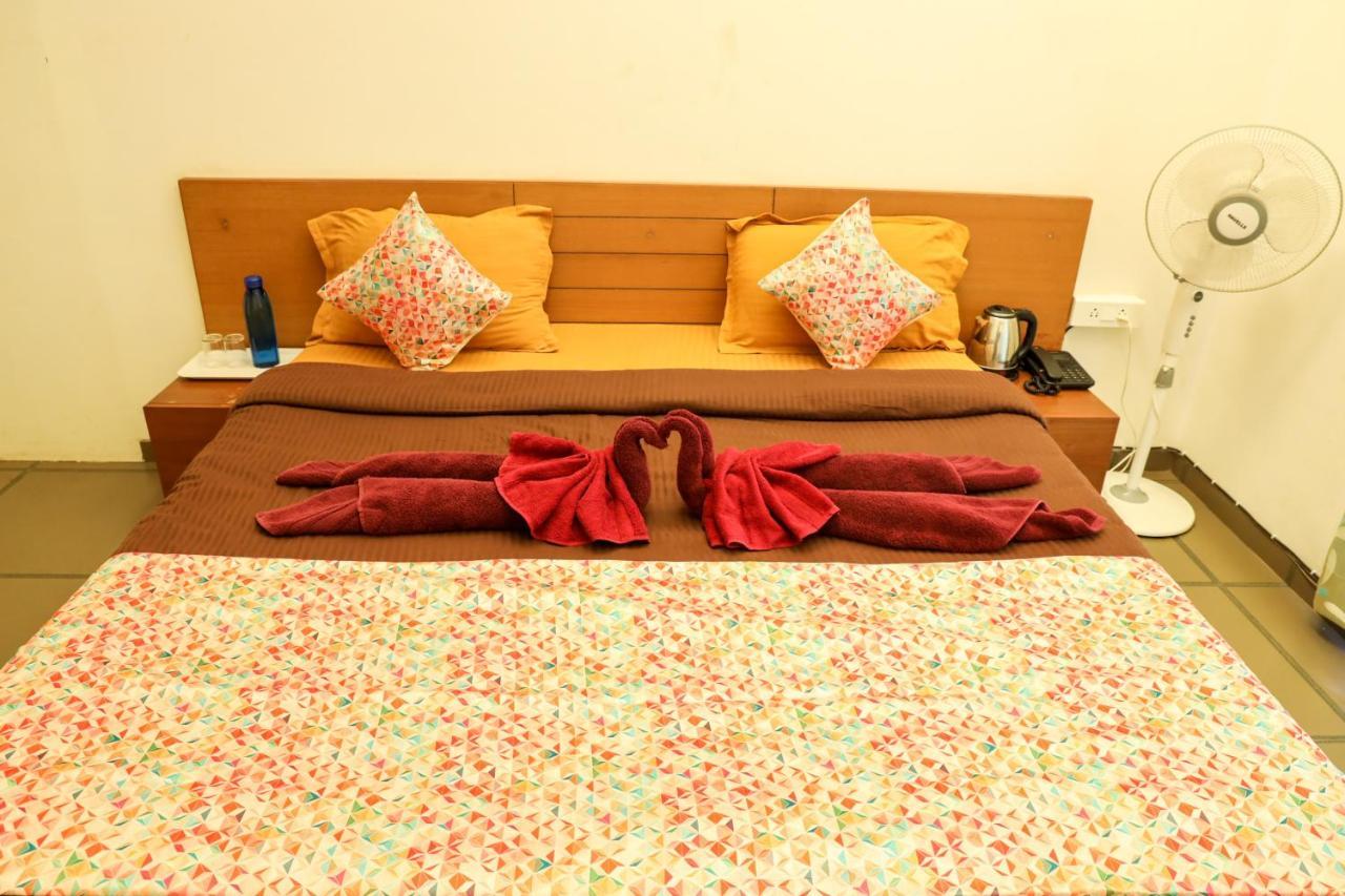 Surya Kiran Miramar Bed and Breakfast Panaji Buitenkant foto