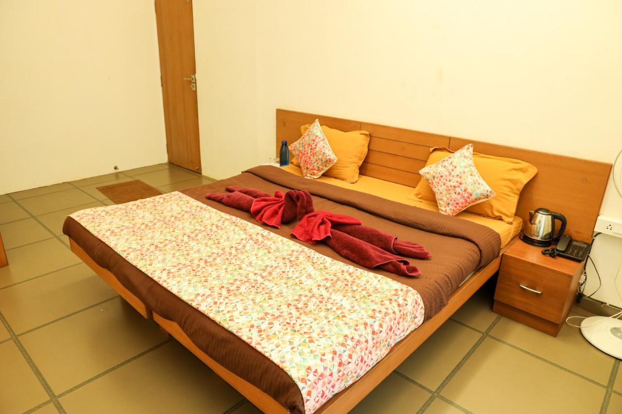 Surya Kiran Miramar Bed and Breakfast Panaji Buitenkant foto