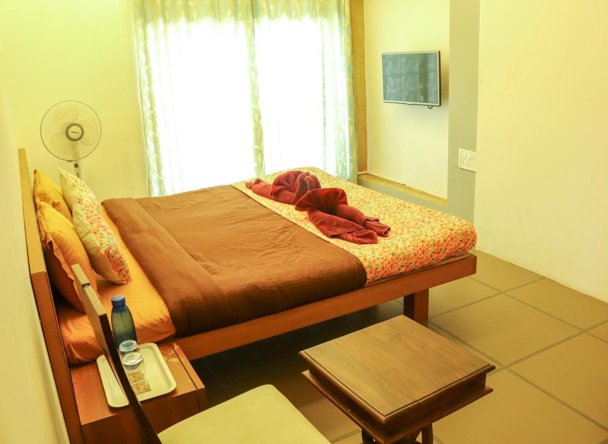 Surya Kiran Miramar Bed and Breakfast Panaji Buitenkant foto