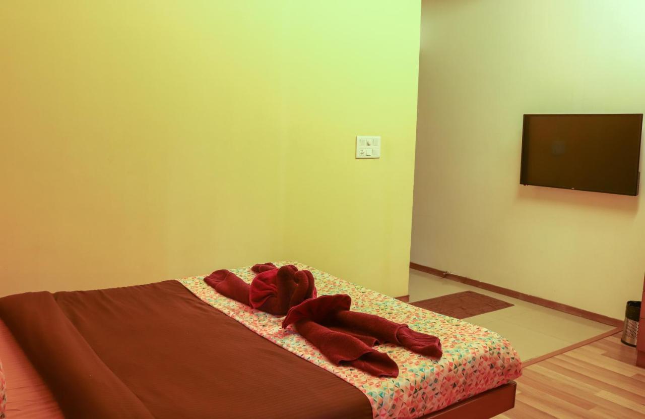 Surya Kiran Miramar Bed and Breakfast Panaji Buitenkant foto